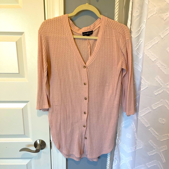 Cute button down blouse/light sweater - Picture 1 of 4